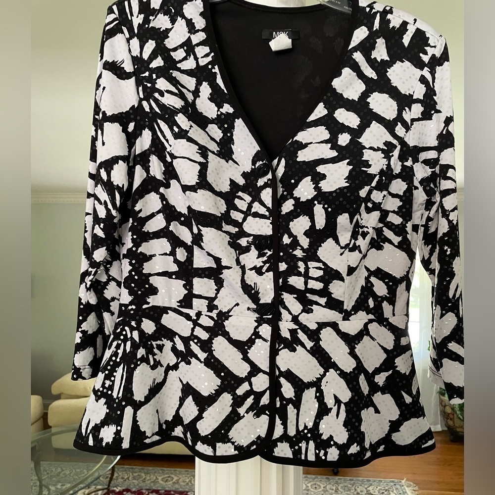 Mask women geometric print black and white with small shine dots 3/4 sleeve top